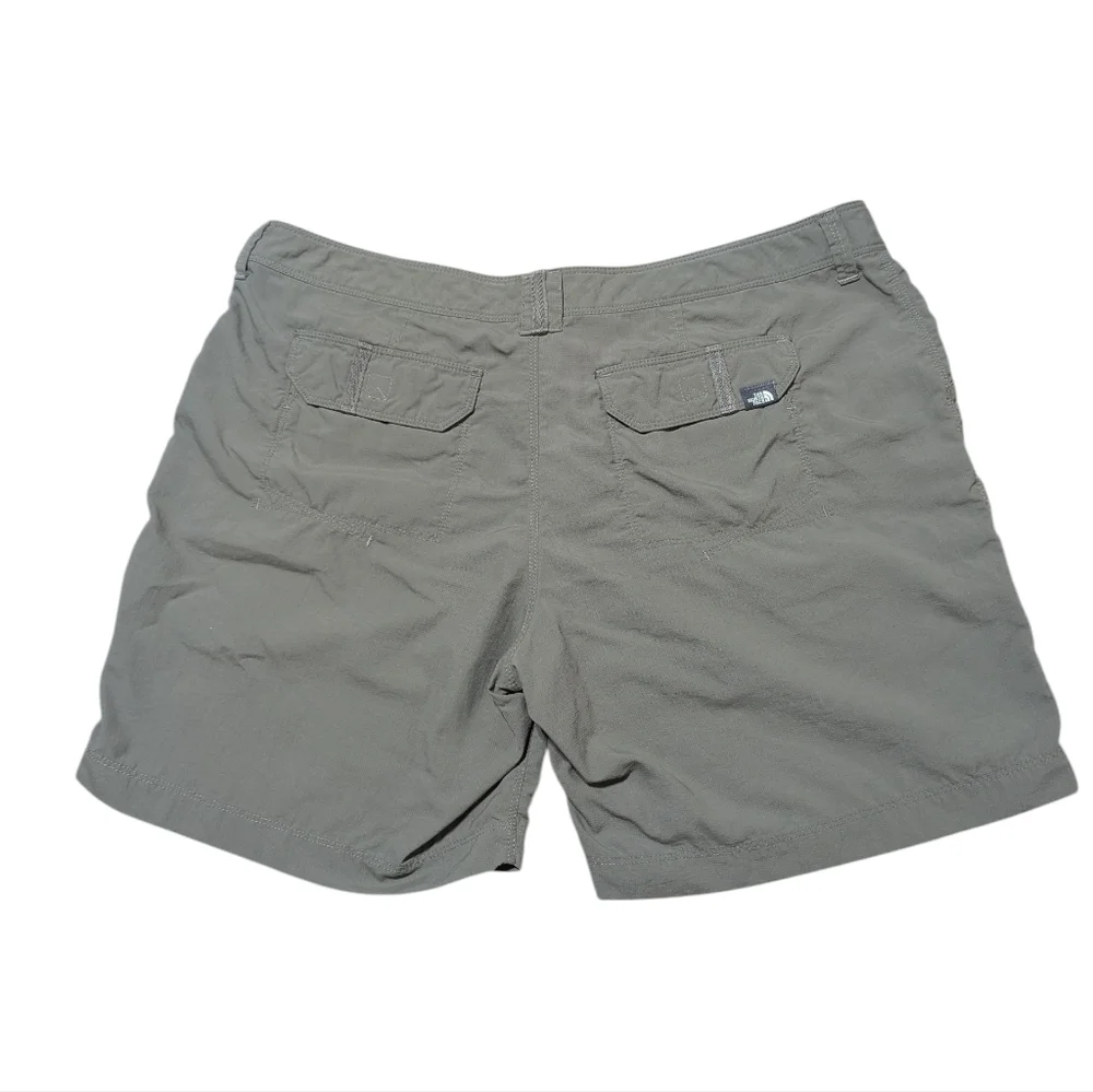 The North Face Women's Shorts Size 12 - Picture 2 of 7